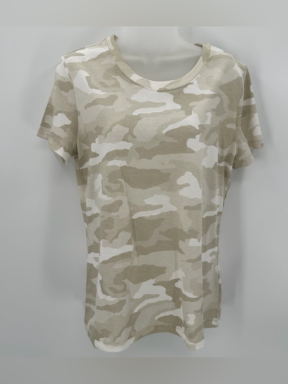 Under Armour Tee Womens M Beige Camo Loose Fit Short Sleeve Cotton Blend SPOTS